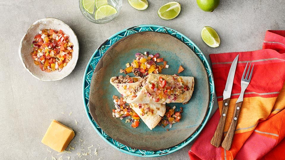 Enchiladas – zapečená tortilla s mletým masem a salsou roja
