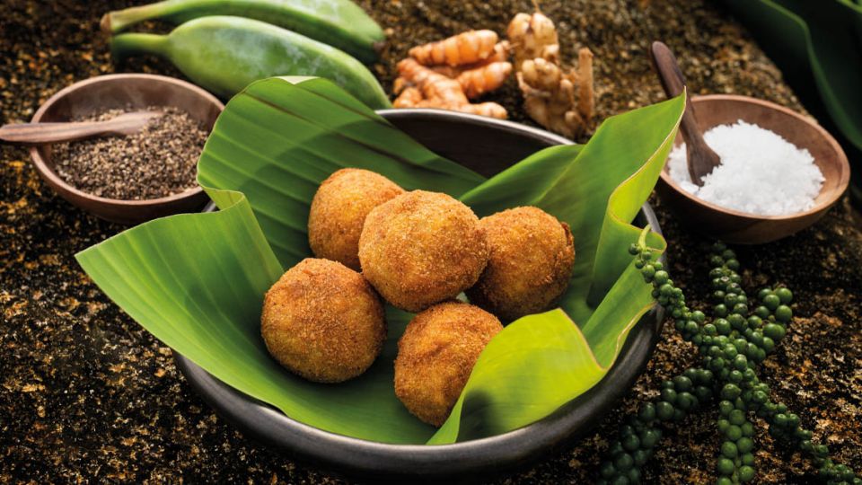 Srílanský street food - smažené rybí kuličky