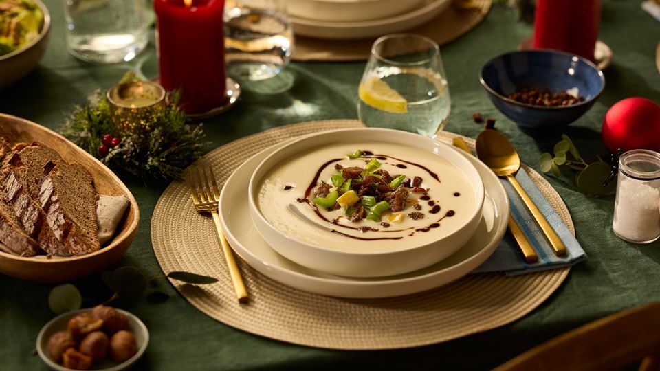 Veganská jablečno-celerová polévka