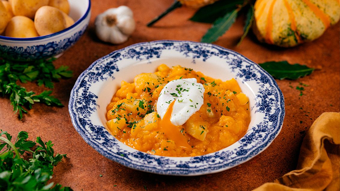 Dýňovo-bramborový prívarok s pošírovaným vejcem