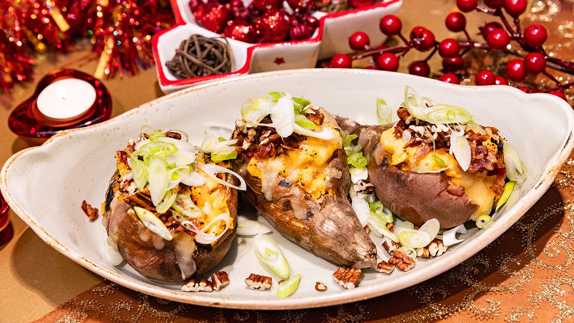 Dvakrát pečené batáty s cheddarem