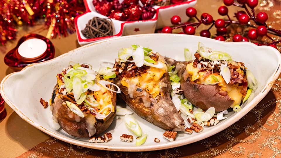 Dvakrát pečené batáty s cheddarem