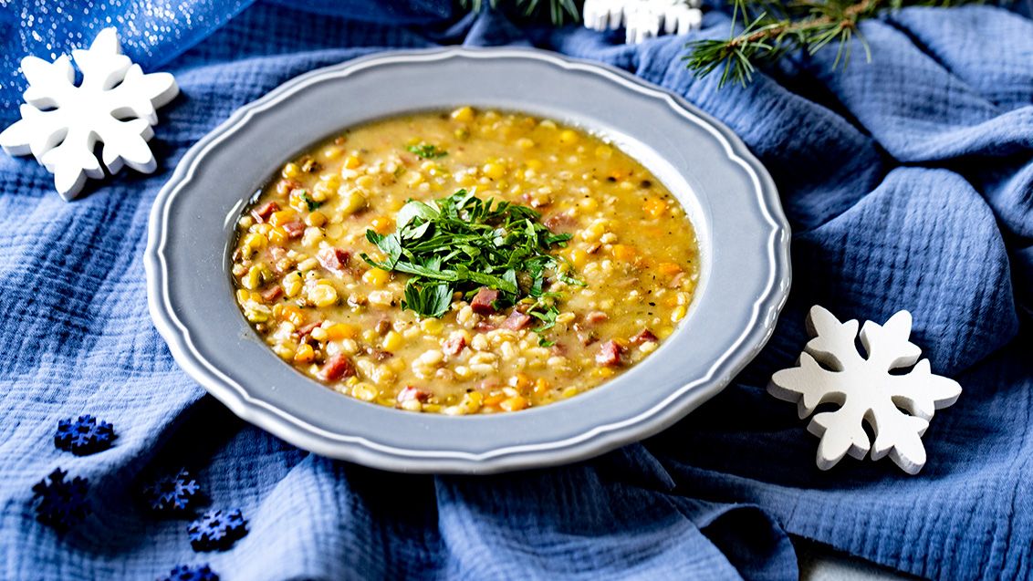 Hrstková polévka s uzeným masem