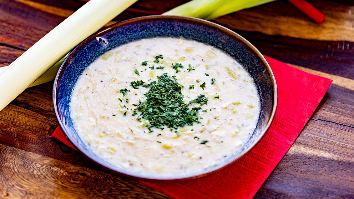 Pórková polévka s vejcem a krupicí