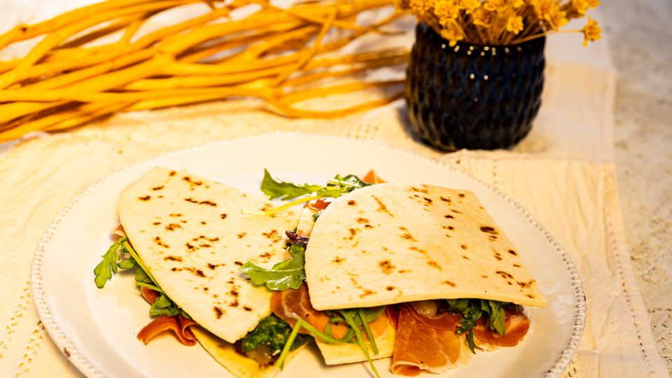 /productFiles/8549/960x540-1-1025-26-Piadina-romagnola-beautyshot-1132x637.jpeg