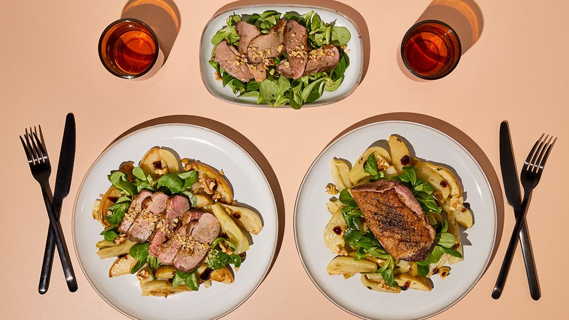 Kachní prsa s hruškami, fenyklem a ořechy