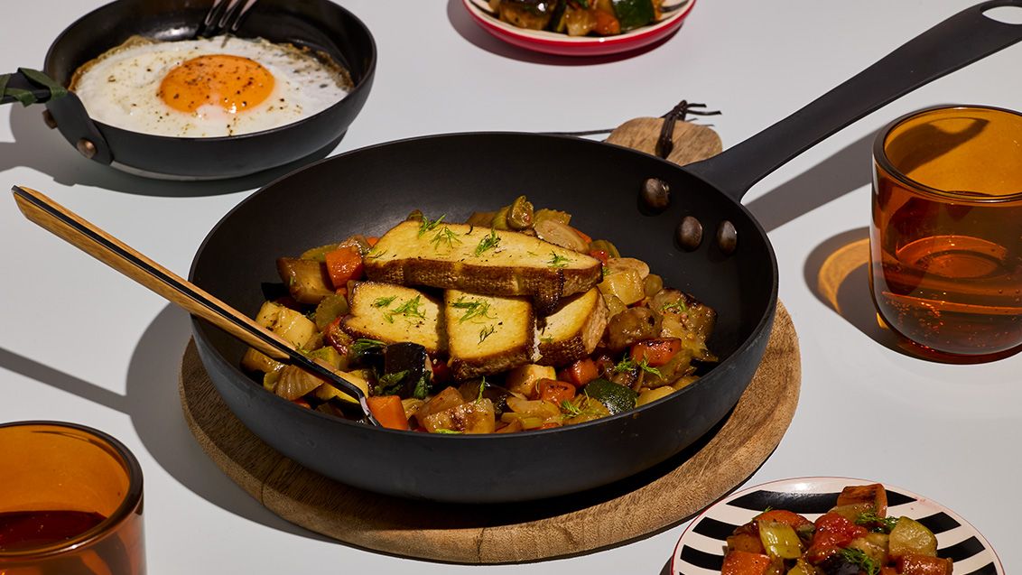 Zeleninová pánev s volským okem a tofu