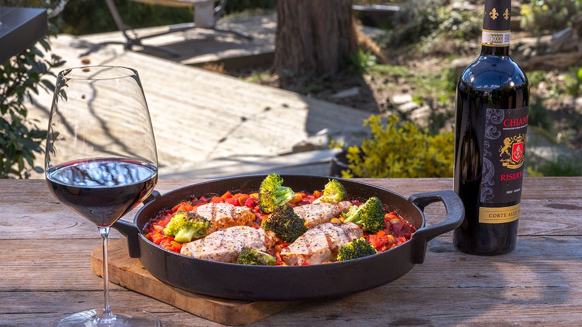 Grilované kotlety s chorizem, fazolemi a brokolicí