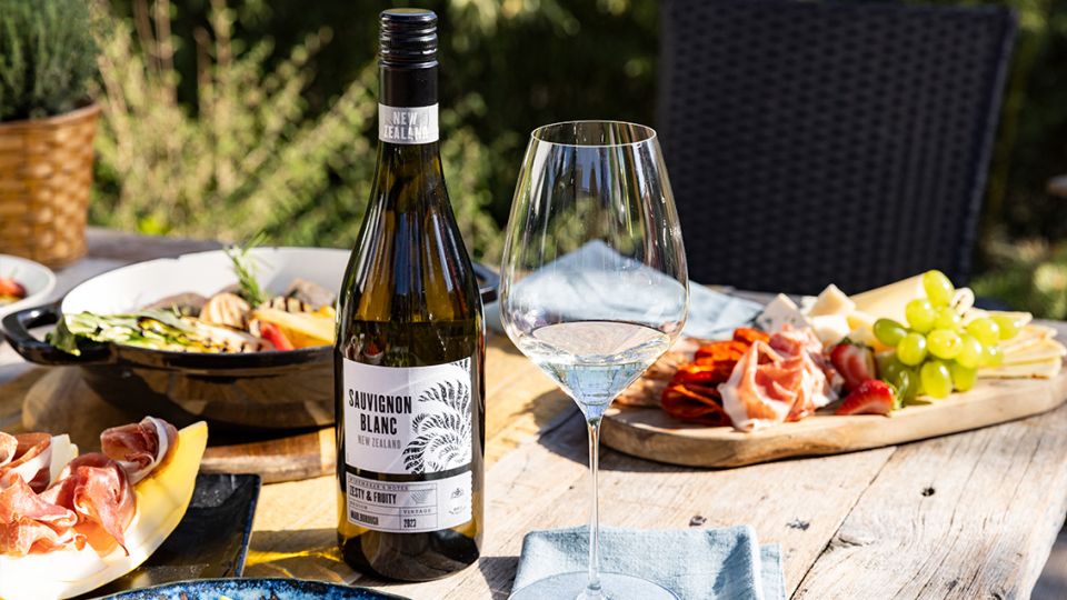 /productFiles/8636/960x540-1-1112-26-beautyshot-Lidl-Vinotek-Bila-Vina-1132x637.jpeg