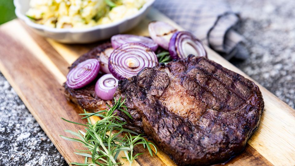 /productFiles/8675/960x540-1-KW32-26-beautyshot-Steak-s-grilovanou-cibuli-1132x637.jpeg