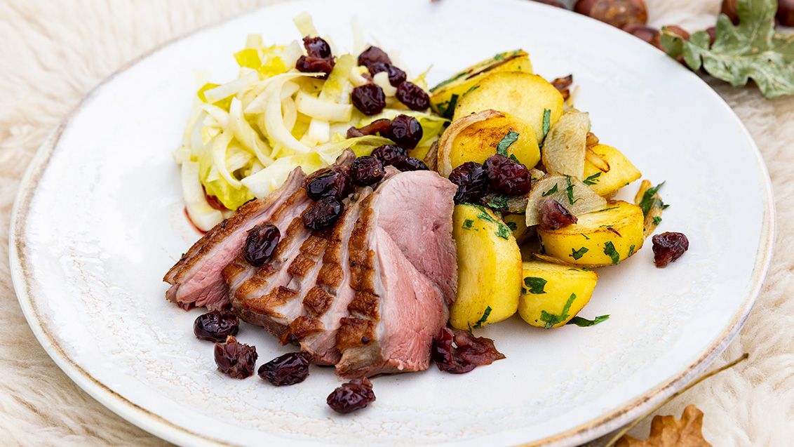 Kachní prsa sous-vide s lyonskými bramborami